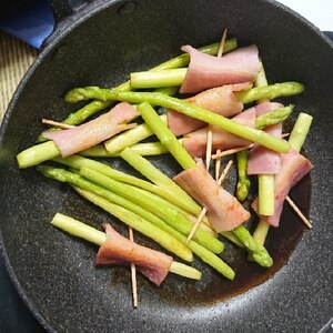 おつまみに♪生ハムアスパラ巻き